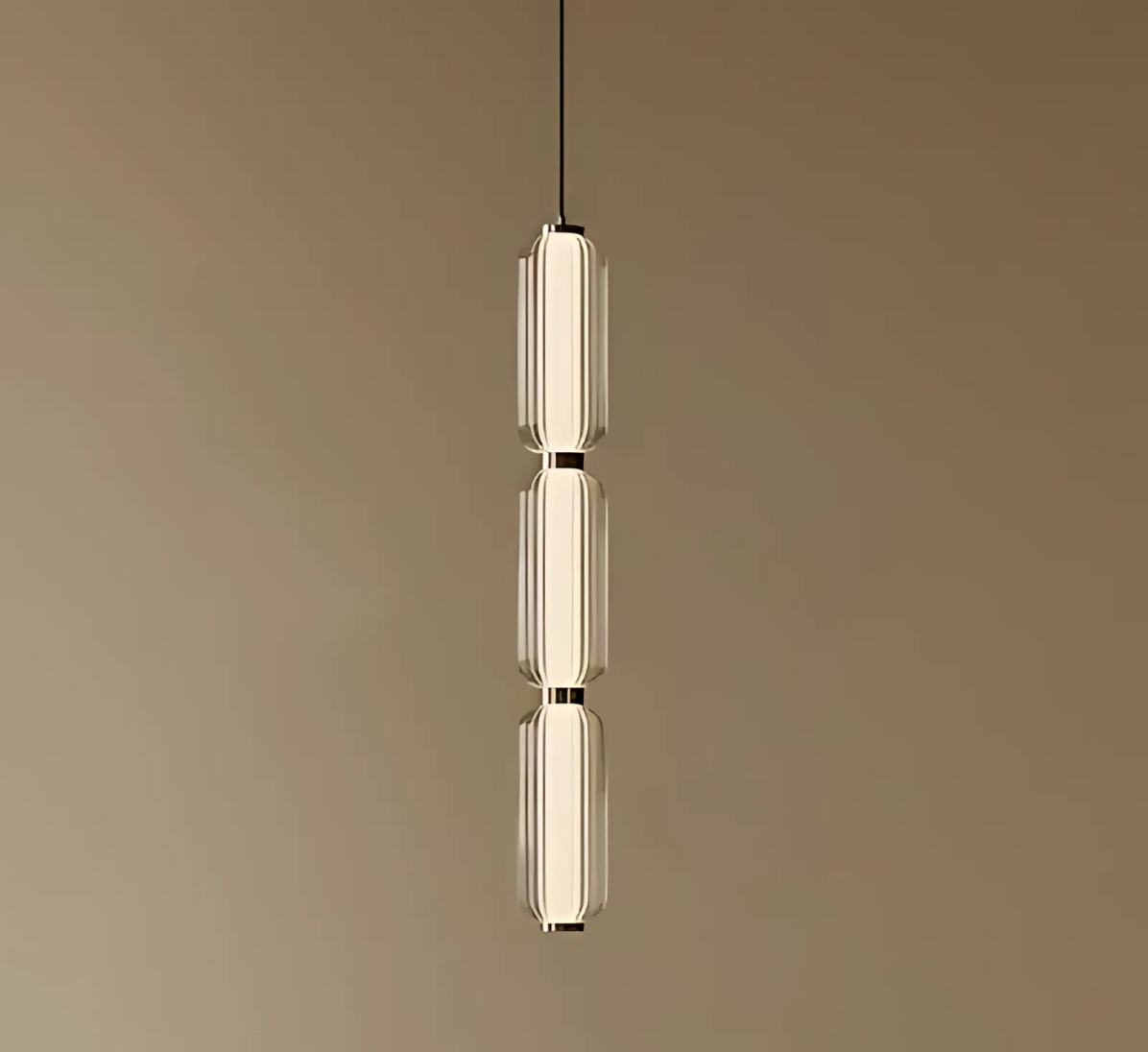 VA452 – Sculpted Column Pendant