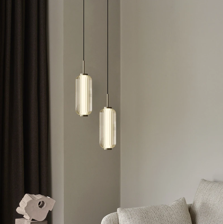VA452 – Sculpted Column Pendant